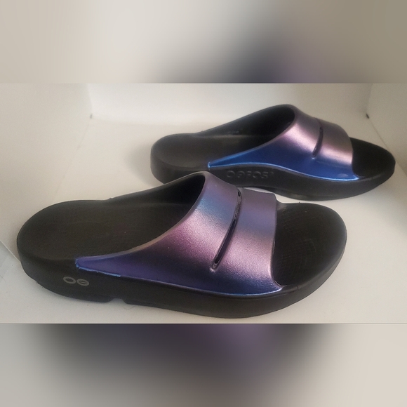 OOFOS Iridescent Slide Sandals - Black with Blue/Purple Sheen - Picture 3 of 8